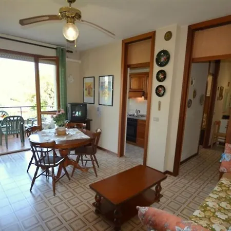 Comfortable Flat For 6 Guests In A With Common Pool In Lignanoriviera *