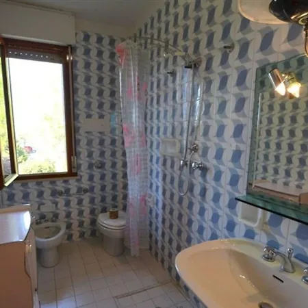 아파트 Comfortable Flat For 6 Guests In A With Common Pool In Lignanoriviera