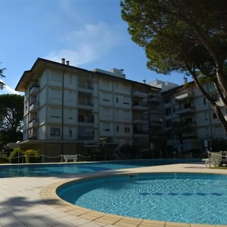Appartement Comfortable Flat For 6 Guests In A With Common Pool In Lignanoriviera Lignano Sabbiadoro