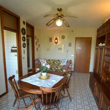 Comfortable Flat For 6 Guests In A With Common Pool In Lignanoriviera Appartement *